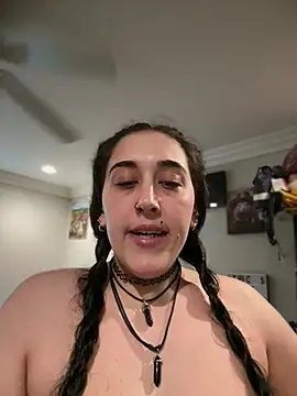 Snapshot of ThicBunz chatting on April 26, 2026, 4:26 pm ThicBunz online show from April 26, 2026, 4:26 pm