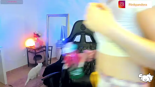 Snapshot of Piinkpandora chatting on February 27, 2025, 9:47 pm Piinkpandora online show from February 27, 2025, 9:47 pm