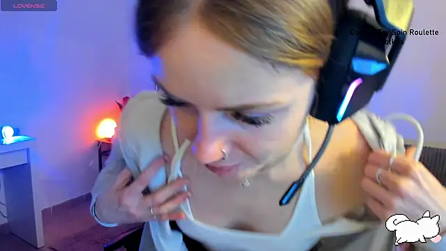 Snapshot of Piinkpandora chatting on March 14, 2025, 11:32 pm Piinkpandora online show from March 14, 2025, 11:32 pm