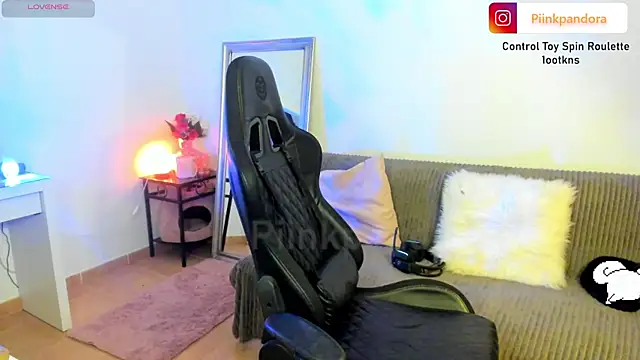 Snapshot of Piinkpandora chatting on March 16, 2025, 10:31 pm Piinkpandora online show from March 16, 2025, 10:31 pm