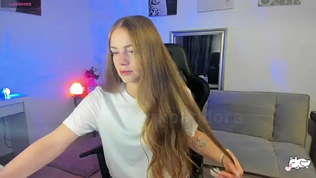 Snapshot of Piinkpandora chatting on October 10, 2025, 9:36 pm Piinkpandora online show from October 10, 2025, 9:36 pm