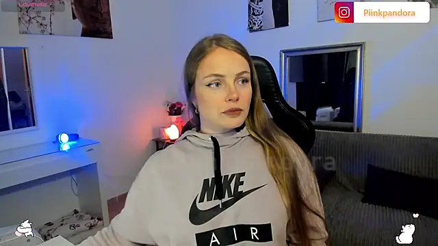 Piinkpandora online show from March 7, 2026, 8:50 pm