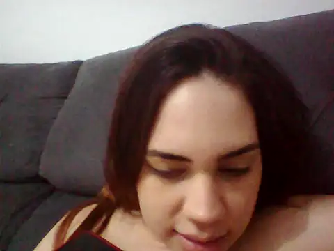 Snapshot of Julinha18 chatting on December 16, 2024, 4:34 am Julinha18 online show from December 16, 2024, 4:34 am