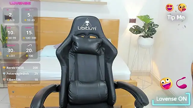 Snapshot of aixa_15 chatting on February 10, 2025, 5:41 pm aixa 15 online show from February 10, 2025, 5:41 pm