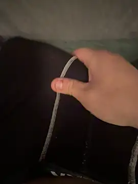 yungsexy- online show from November 18, 2025, 3:23 am