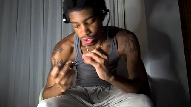 Snapshot of Skinnyblackman chatting on September 10, 2025, 5:51 am Skinnyblackman online show from September 10, 2025, 5:51 am