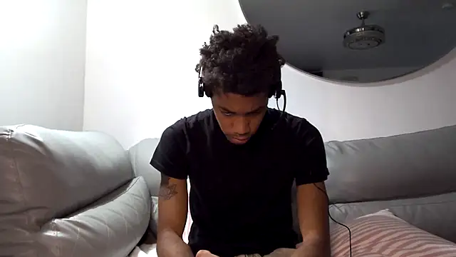 Snapshot of Skinnyblackman chatting on October 9, 2025, 10:19 pm Skinnyblackman online show from October 9, 2025, 10:19 pm