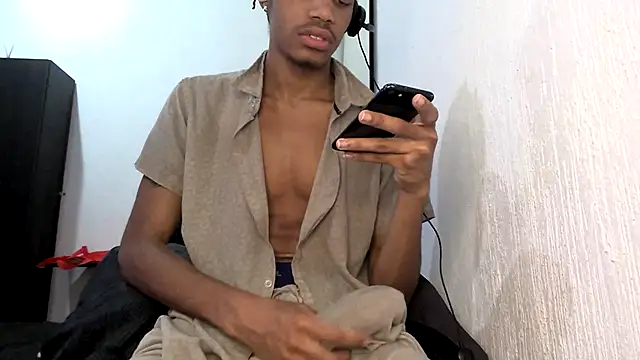 Skinnyblackman online show from March 12, 2026, 4:40 am