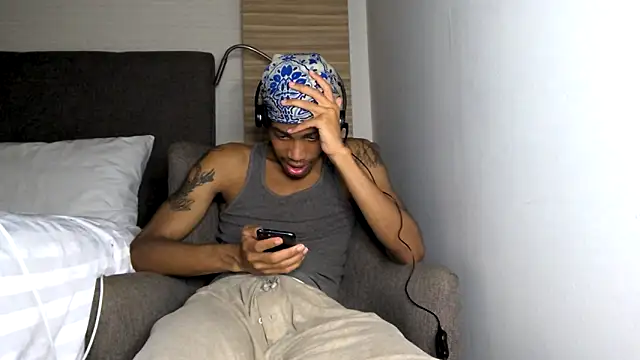 Snapshot of Skinnyblackman chatting on April 28, 2026, 4:39 am Skinnyblackman online show from April 28, 2026, 4:39 am