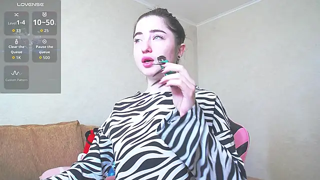 Snapshot of Luxuryalma chatting on May 5, 2026, 6:54 am Luxuryalma online show from May 5, 2026, 6:54 am