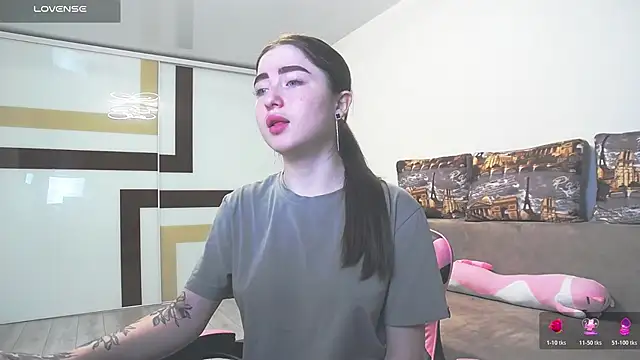 Snapshot of Luxuryalma chatting on June 8, 2026, 7:03 pm Luxuryalma online show from June 8, 2026, 7:03 pm