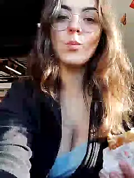 Snapshot of Alicia_Hot1 chatting on December 12, 2024, 2:33 pm Alicia Hot1 online show from December 12, 2024, 2:33 pm