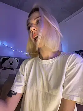  urbestie  online show from April 11, 2026, 10:36 pm