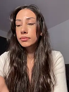 Snapshot of Sophiehii chatting on August 3, 2026, 4:11 pm Sophiehii online show from August 3, 2026, 4:11 pm
