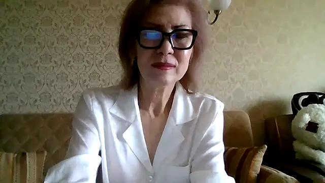 Elegant00Lady online show from May 11, 2026, 4:07 am
