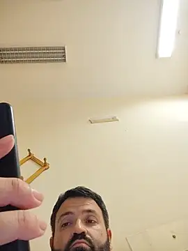 italianbear86 online show from June 3, 2026, 12:02 am