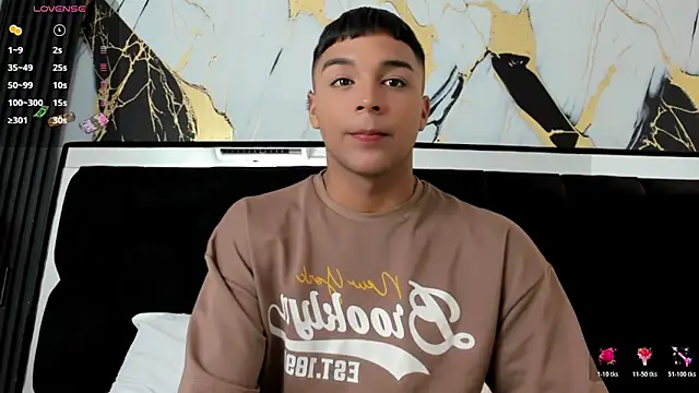 Snapshot of Seductivo_jr chatting on October 22, 2025, 5:08 am Seductivo jr online show from October 22, 2025, 5:08 am