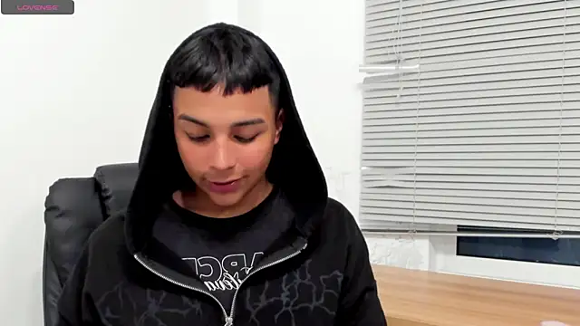 Snapshot of Seductivo_jr chatting on November 29, 2025, 4:15 am Seductivo jr online show from November 29, 2025, 4:15 am