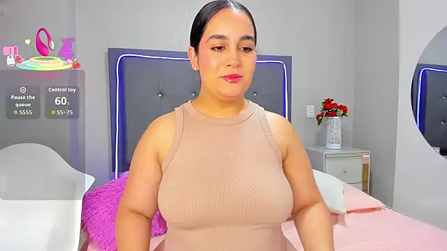 Snapshot of emma_lye chatting on November 15, 2025, 9:43 pm emma lye online show from November 15, 2025, 9:43 pm