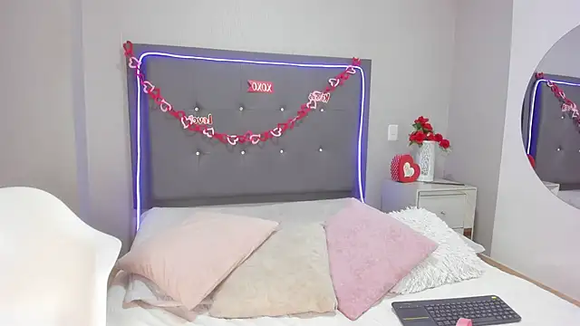 emma lye online show from April 8, 2026, 8:42 pm