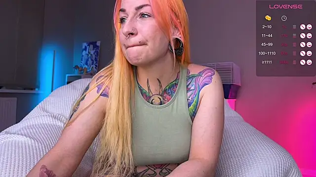 Snapshot of Tanya_Acid chatting on April 22, 2026, 5:03 pm Tanya Acid online show from April 22, 2026, 5:03 pm