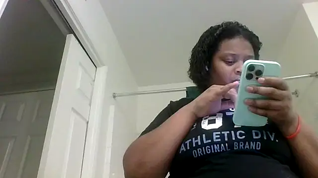 Prettynthick12 online show from February 15, 2026, 4:31 am