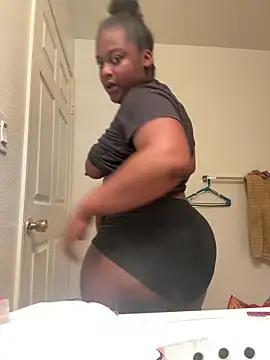 Prettynthick12 online show from March 14, 2026, 12:39 am