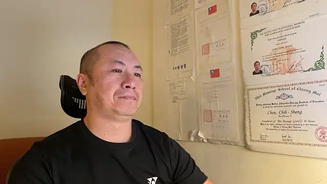 chih515 online show from December 3, 2024, 3:09 am