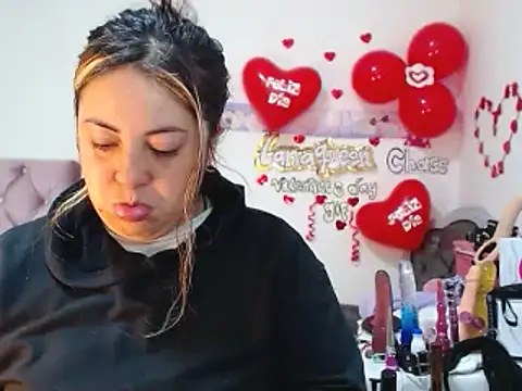 lanaqueen699 online show from February 15, 2025, 12:22 pm