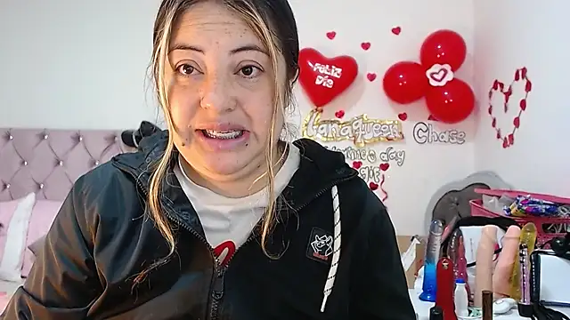 lanaqueen699 online show from February 26, 2025, 12:25 pm