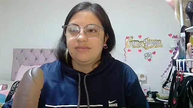 lanaqueen699 online show from April 30, 2026, 12:33 pm