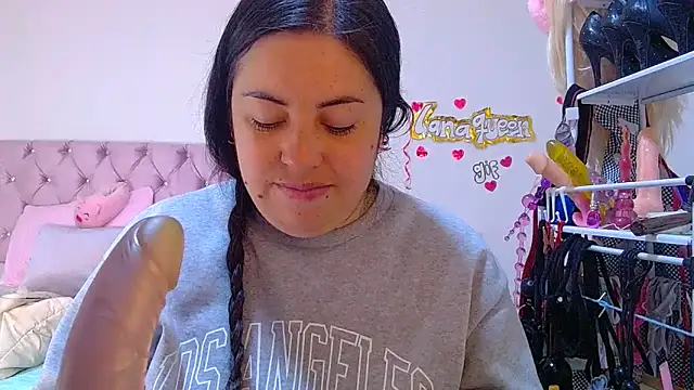 lanaqueen699 online show from May 15, 2026, 12:23 pm