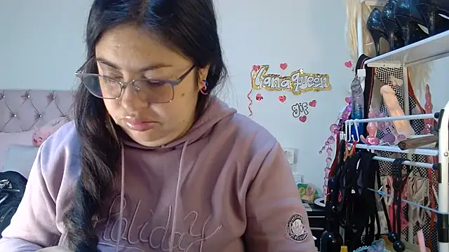 lanaqueen699 online show from May 20, 2026, 12:22 pm