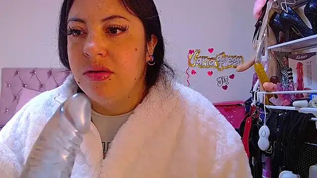 lanaqueen699 online show from July 28, 2026, 12:12 pm