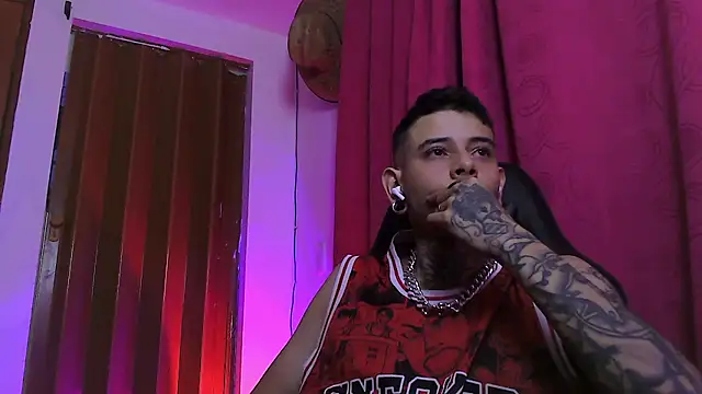 Snapshot of Ceder-Calistenes chatting on November 11, 2025, 7:08 am Ceder-Calistenes online show from November 11, 2025, 7:08 am