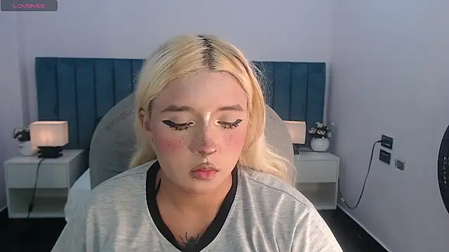 april bunnyy online show from May 14, 2026, 8:37 pm