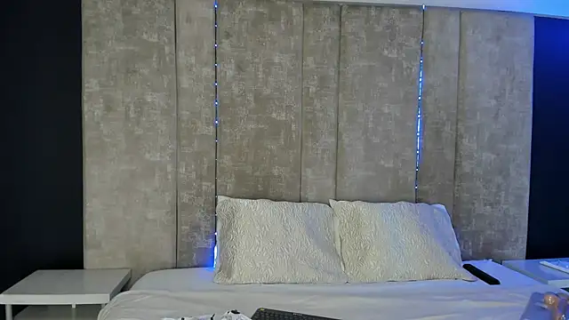 Larabrooks online show from September 8, 2025, 7:13 pm