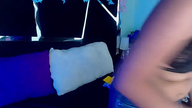 UnderBaby  online show from January 16, 2025, 8:46 pm