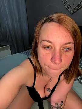 Aphrodite-22 online show from October 27, 2025, 4:05 am