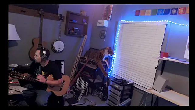 Snapshot of itsjameswebbscope chatting on May 4, 2026, 6:31 am itsjameswebbscope online show from May 4, 2026, 6:31 am