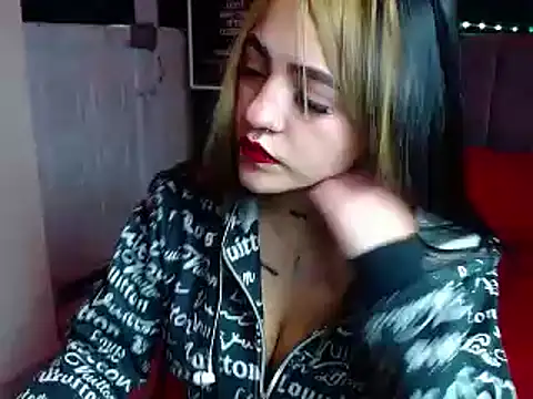 Violettasquirt online show from January 24, 2025, 1:14 pm