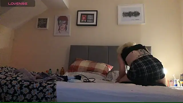 Snapshot of lolaisagoodtime chatting on February 15, 2025, 6:33 am lolaisagoodtime online show from February 15, 2025, 6:33 am