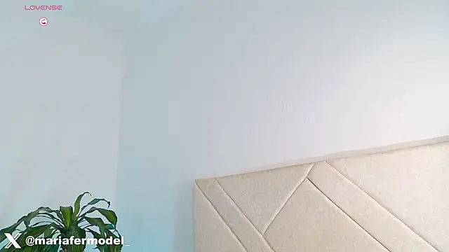 Mariafer05 online show from July 17, 2026, 4:23 pm
