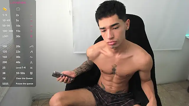 Snapshot of Damon__333 chatting on January 15, 2025, 9:20 pm Damon 333 online show from January 15, 2025, 9:20 pm