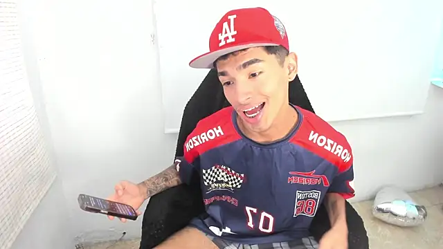 Snapshot of Damon__333 chatting on February 14, 2025, 10:47 pm Damon 333 online show from February 14, 2025, 10:47 pm