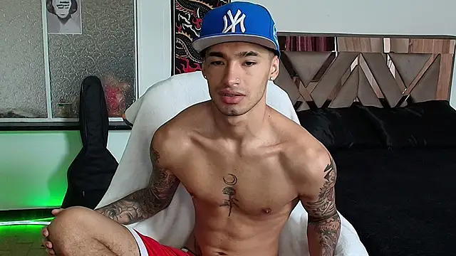 Snapshot of Damon__333 chatting on September 30, 2025, 5:29 pm Damon 333 online show from September 30, 2025, 5:29 pm