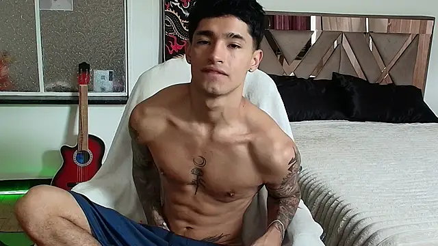 Snapshot of Damon__333 chatting on October 6, 2025, 5:32 pm Damon 333 online show from October 6, 2025, 5:32 pm