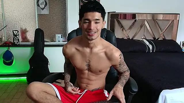 Snapshot of Damon__333 chatting on October 18, 2025, 7:03 pm Damon 333 online show from October 18, 2025, 7:03 pm