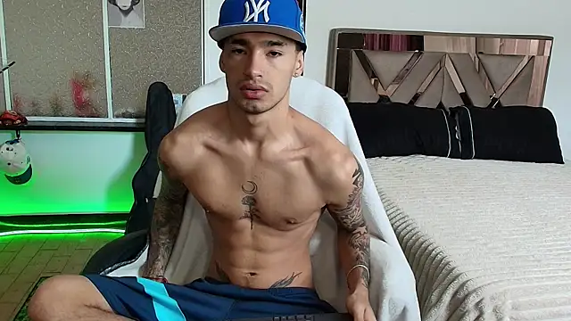 Snapshot of Damon__333 chatting on October 28, 2025, 5:48 pm Damon 333 online show from October 28, 2025, 5:48 pm