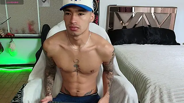 Snapshot of Damon__333 chatting on November 5, 2025, 4:51 pm Damon 333 online show from November 5, 2025, 4:51 pm